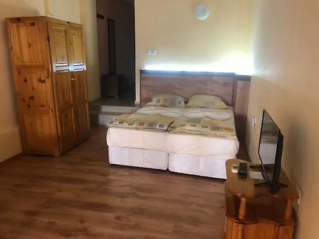 Edelvais Affittacamere 2*